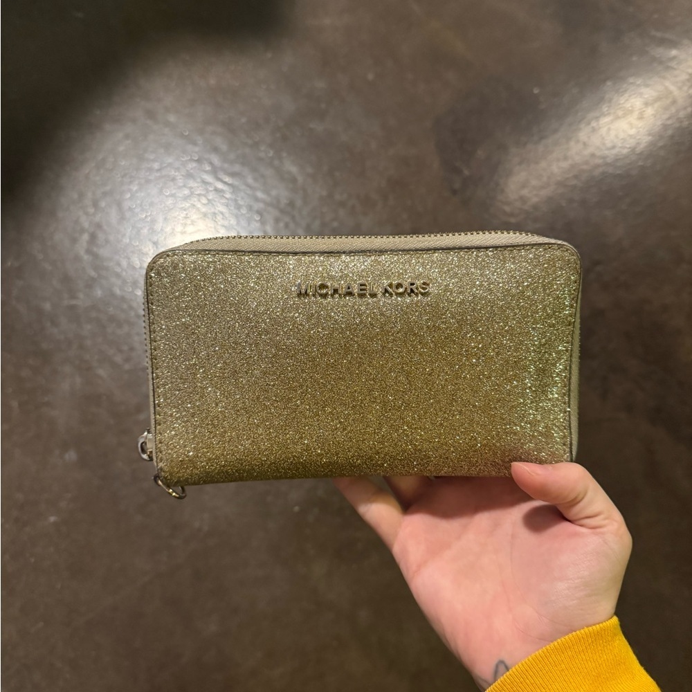Michael Kors Zip Wallet
